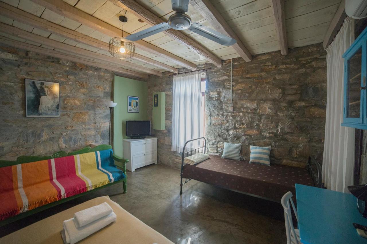 Pyrgos Traditional Village Ágios Kírykos Exteriör bild