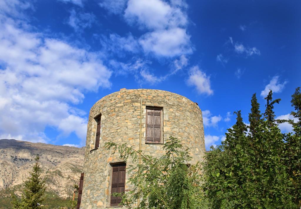 Pyrgos Traditional Village Ágios Kírykos Exteriör bild
